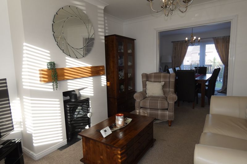 Lounge/Diner- click for photo gallery